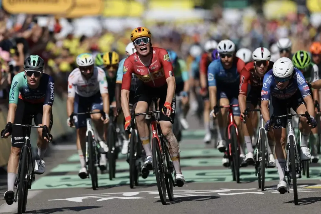 Wærenskjold wins fastest ever Tour de France stage in frenzied sprint to Nevers