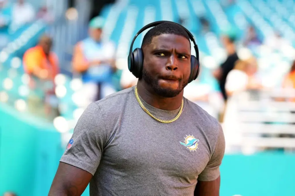 Ex-Dolphins WR Tyreek Hill says he still has ‘no power’ in injured leg