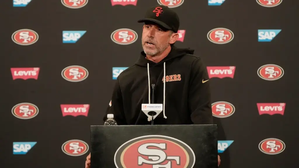 Foerster oversees 49ers practice with on-mend Shanahan nearby