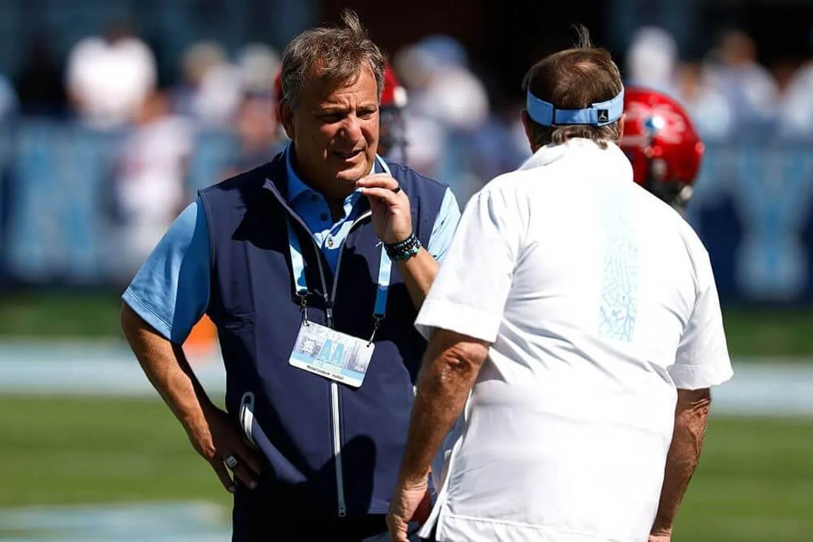 North Carolina GM Michael Lombardi speaks with coach Bill Belichick during a game in 2025.
