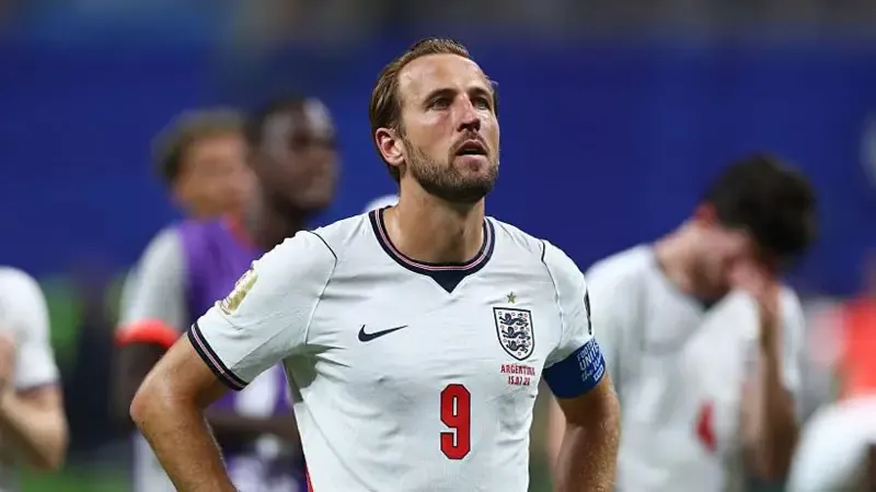 Harry Kane looks dejected following England's 2-1 defeat by Argentina in the 2026 World Cup semi-finals